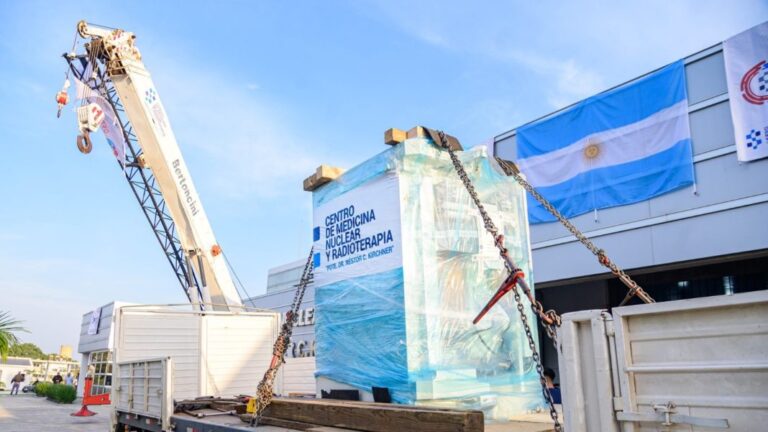 Un hito histórico para el Centro de Medicina Nuclear y la salud pública de Formosa: llegó el Ciclotrón