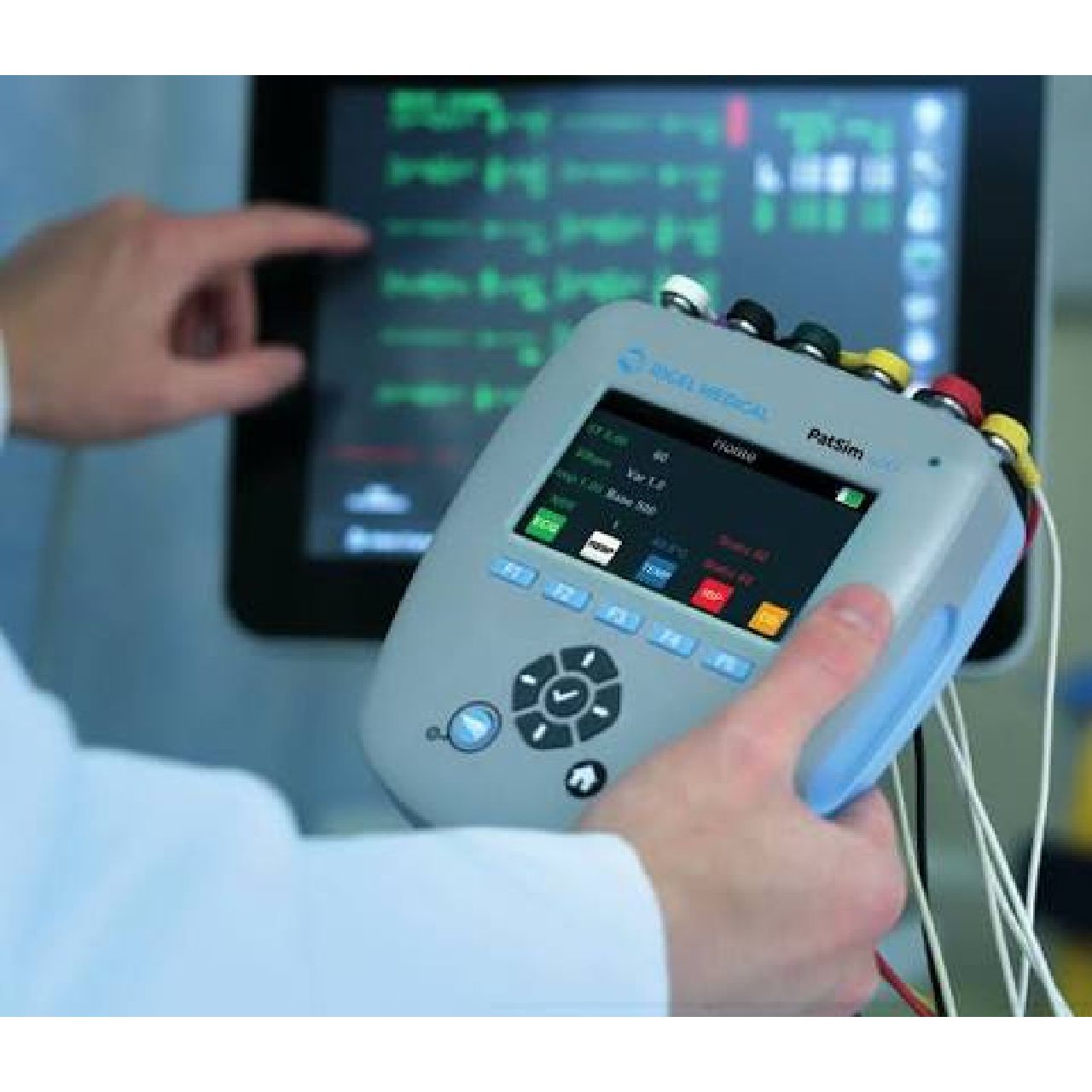 Rigel PatSim 400, simulador avanzado de paciente con ECG de 12 derivaciones, arritmias, respiración, temperatura e IBP para monitores de alta complejidad en Colombia